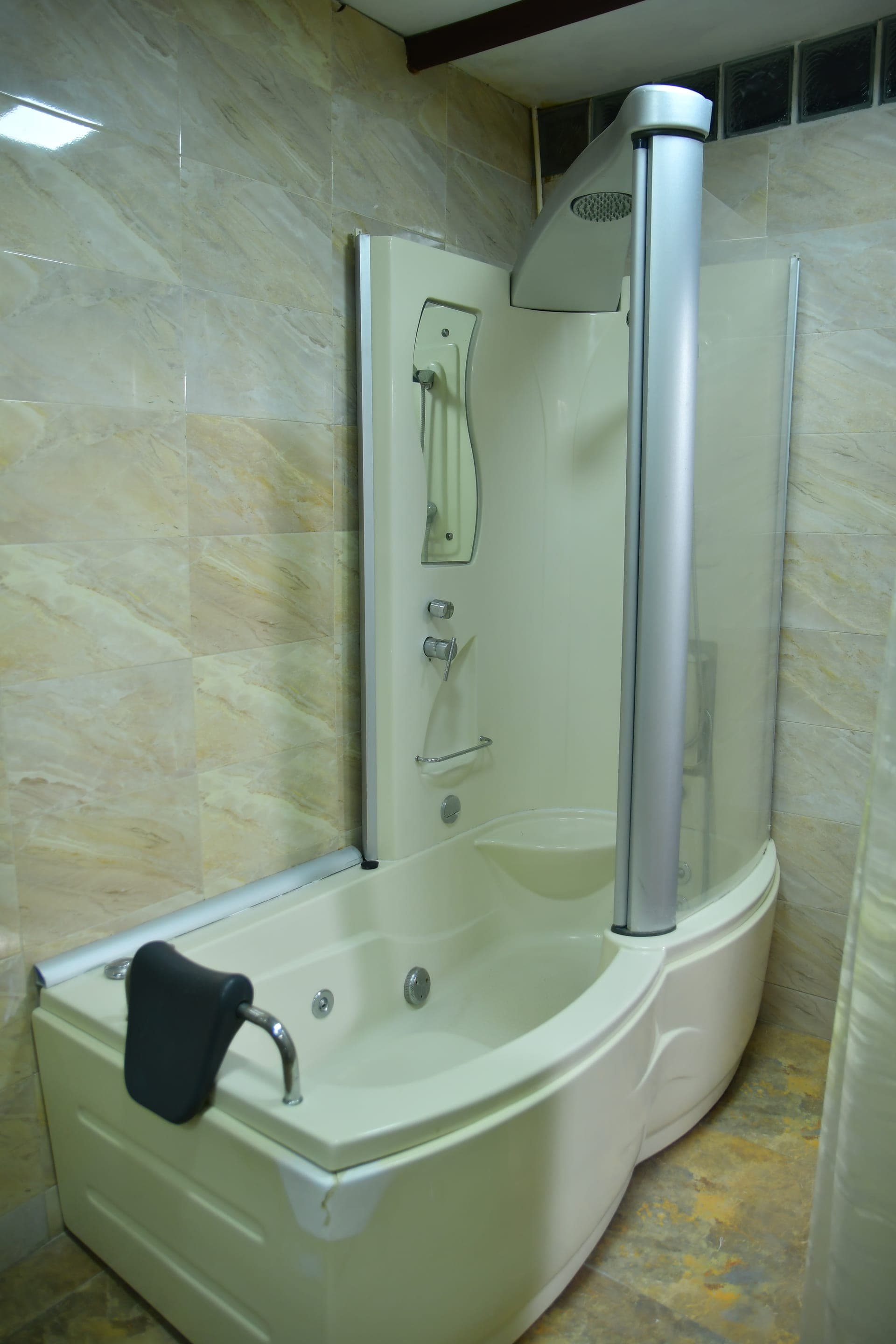 Suite 101 · Catleyas — Suite Deluxe con bañera — 4